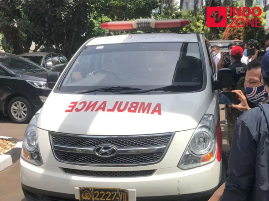 Ambulans yang membawa Haikal Hassan. (INDOZONE/Samsudhuha Wildansyah)