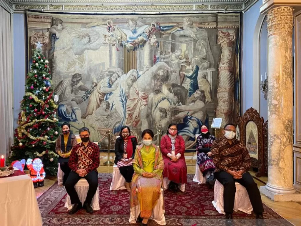 Suasana perayaan Natal tahun 2020 yang diselenggarakan KBRI Roma secara ‘hybrid’, dengan menggabungkan kehadiran luring dan daring. (ANTARA/HO-KBRI Roma)