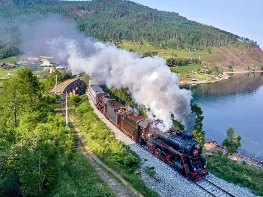 Kereta api Trans-Siberia. (russiantrail.com)
