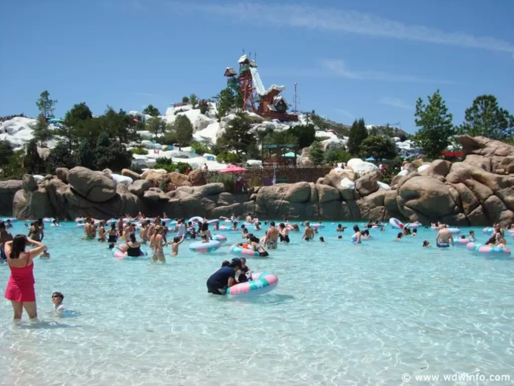 Taman Air Pantai Blizzard Dunia Walt Disney. (wdwinfo.com)