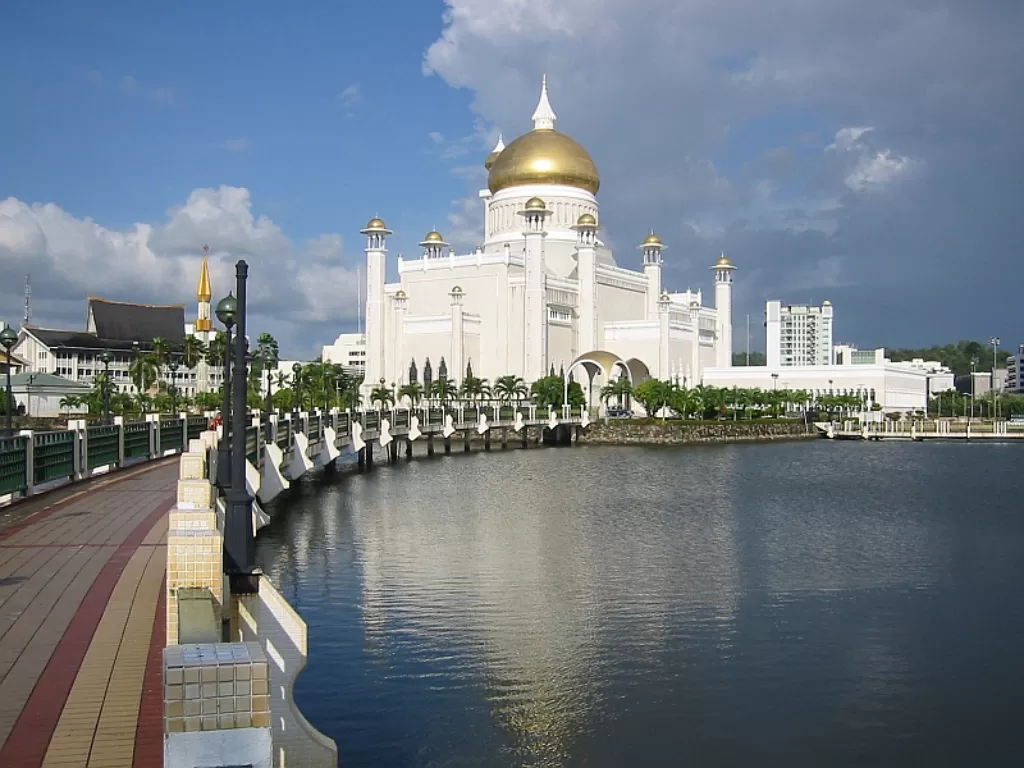 Masjid Sultan Omar Ali Saifuddin Brunei Darussalam (Wikipedia)