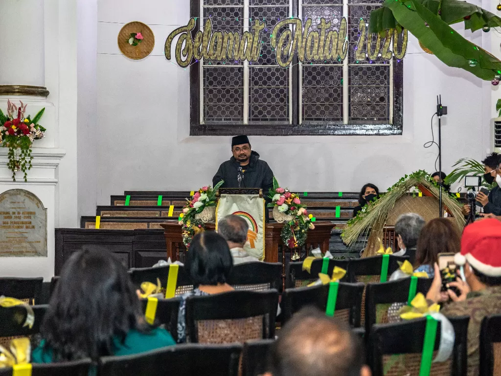 Menteri Agama Yaqut Cholil Qoumas menyampaikan pidato saat silaturahmi meninjau pelaksanaan ibadah Misa Natal di Gereja GPIB Imanuel (Gereja Blenduk) Semarang, Jawa Tengah, Kamis (24/12/2020). (ANTARA/Aji Styawan)