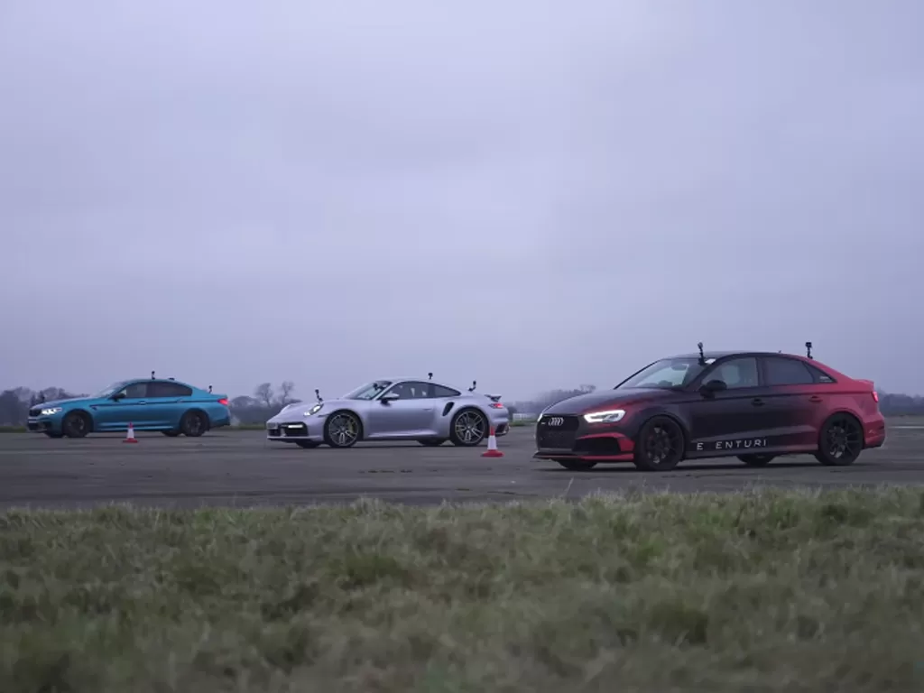 Tampilan mobil BMW M5, Audi RS3, dan Porsche 911 Turbo S (photo/YouTube/Carwow)