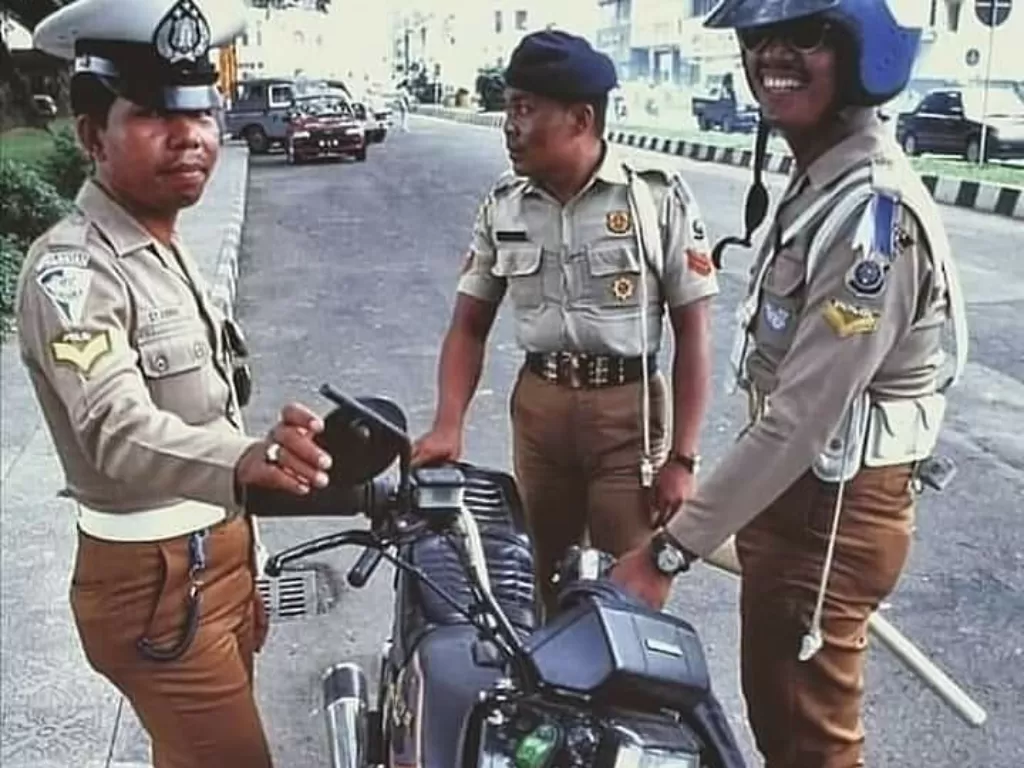 Polisi zaman dulu. (Instagram/@perfectlifeid)
