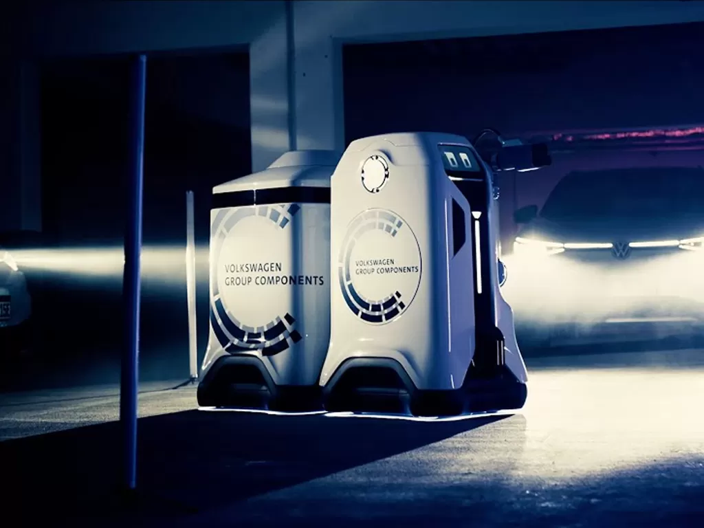 Tampilan robot Volkswagen Mobile Charging (photo/YouTube/Volkswagen News)