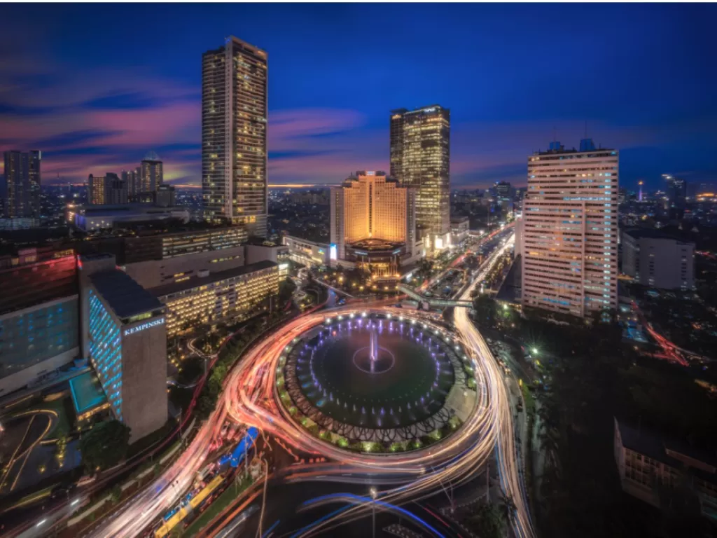 Ilustrasi Jakarta malam hari. (Pexels/Iman Boer).