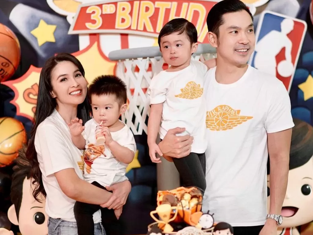 Keluarga Sandra Dewi. (Instagram/@sandradewi88)