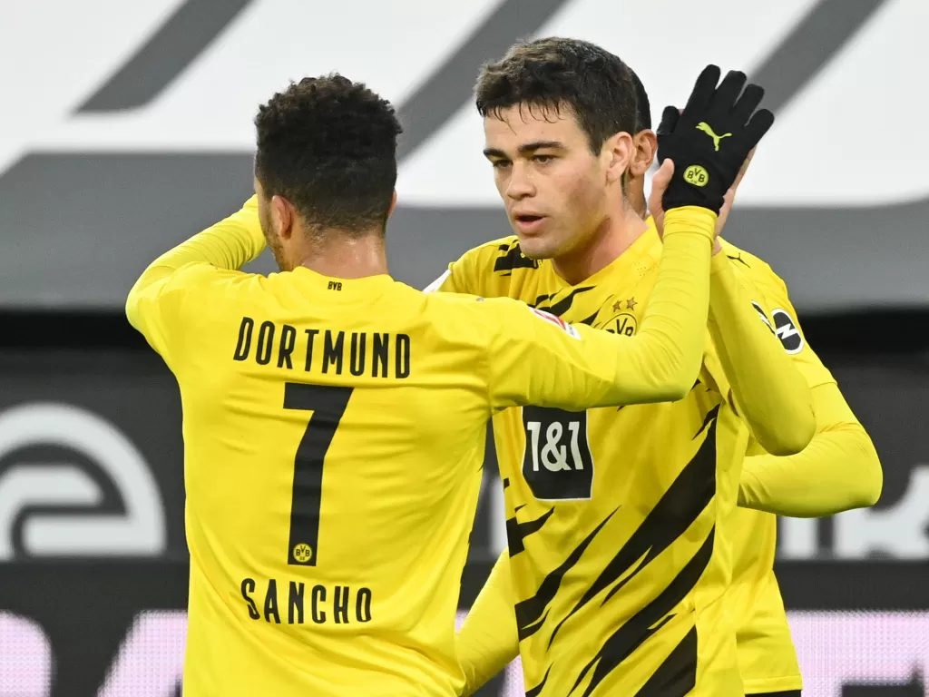 Pemain-pemain Borussia Dortmund. (REUTERS/INA FASSBENDER)