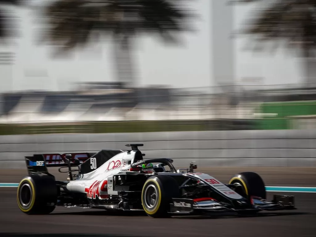Ilustrasi gambaran mobil F1 tim Haas. (photo/Instagram/@haasf1team)