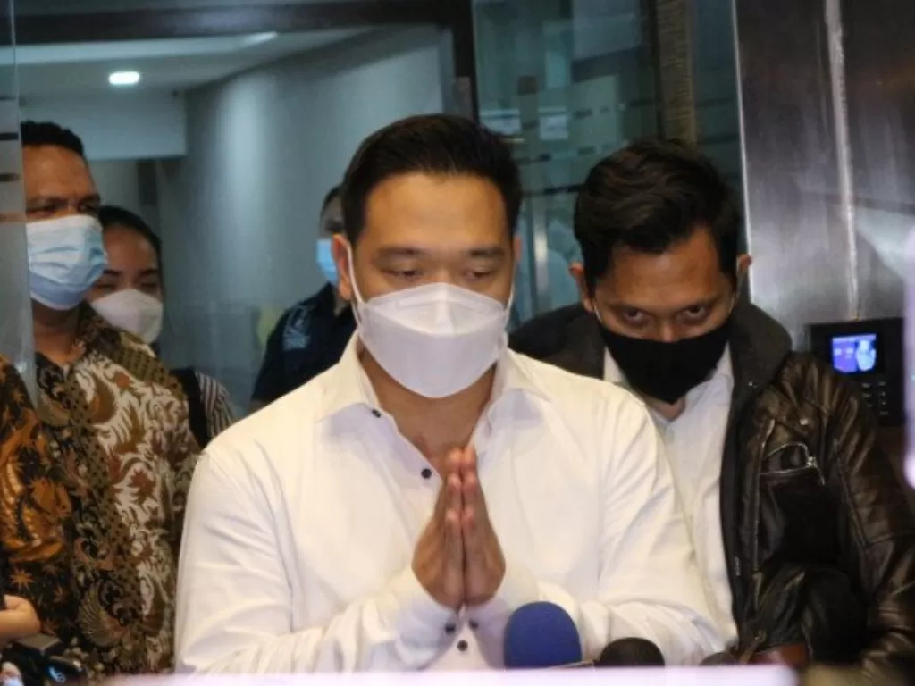 Michael Yukinobu de Fretes alias Nobu (MYD) diperiksa sebagai tersangka kasus video asusila selama 11 jam di Polda Metro Jaya, Senin (4/1/2021). (photo/ANTARA/Fianda SJofjan Rassat)
