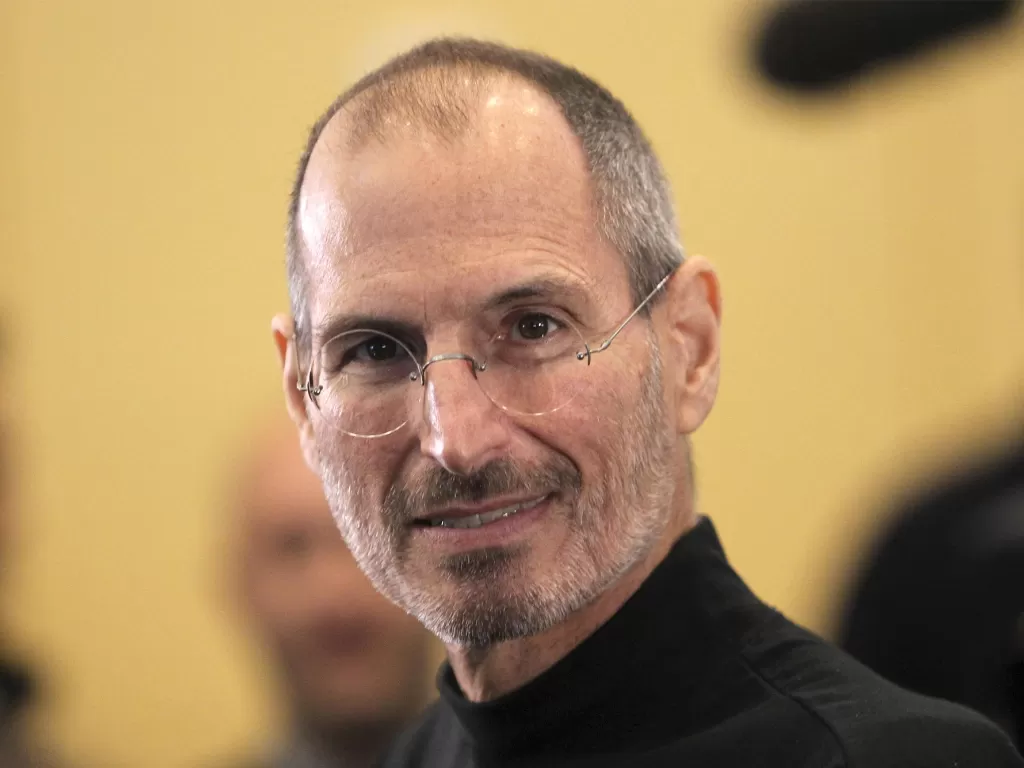 Mantan CEO dari Apple, Steve Jobs saat merilis iPhone 4 (photo/REUTERS/Robert Galraith)