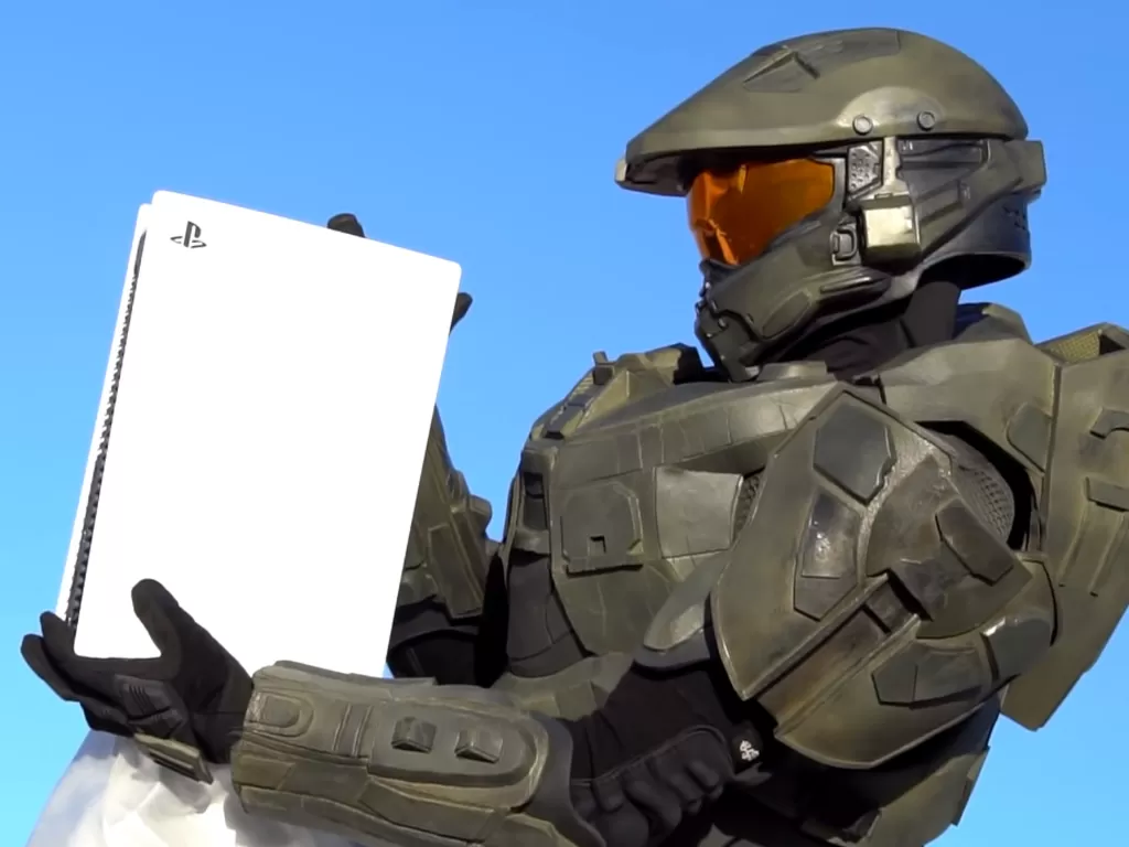 Karakter Master Chief dari Halo dan console PlayStation 5 (photo/YouTube/Impact Props)