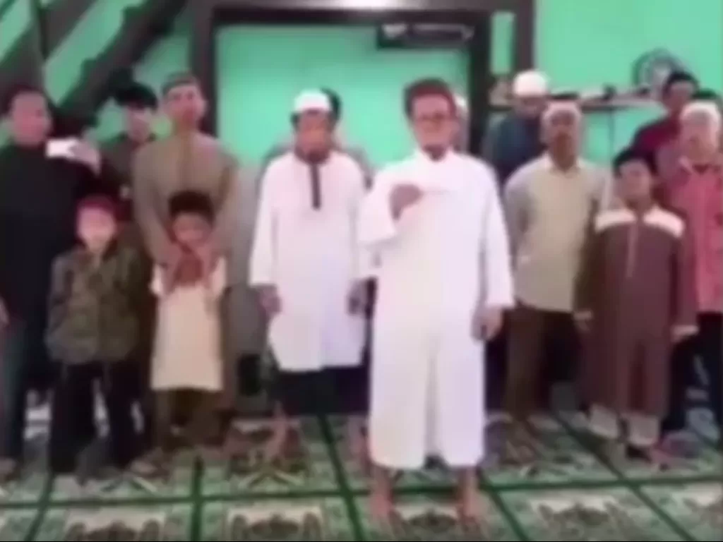 Sekelompok orang melakukan mengaku Tentara Allah mendeklarasikan diri di dalam masjid (ist)