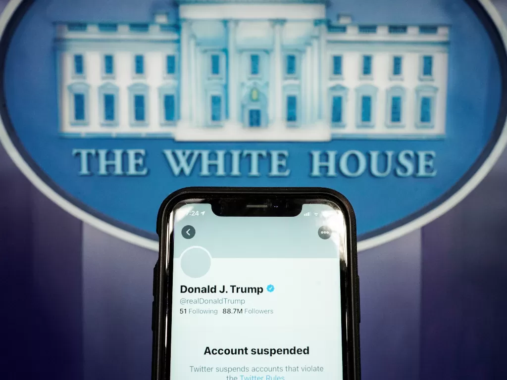 Akun Twitter Donald Trump dihapus permanen (REUTERS/Joshua Roberts)