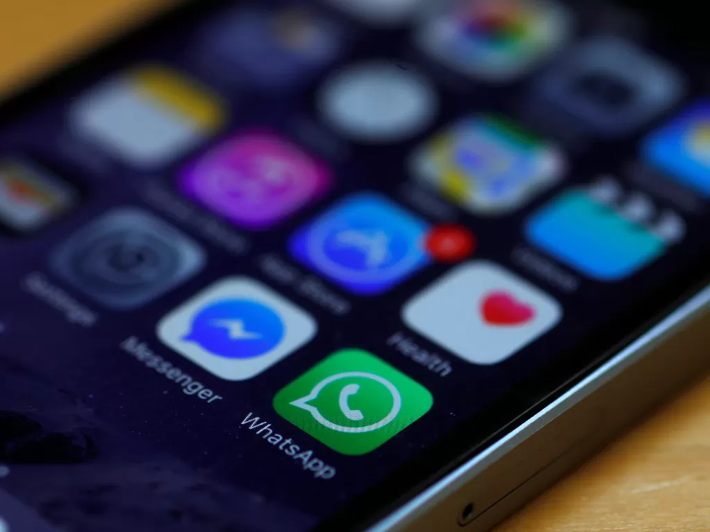 Aplikasi WhatsApp (REUTERS/Phil Noble)