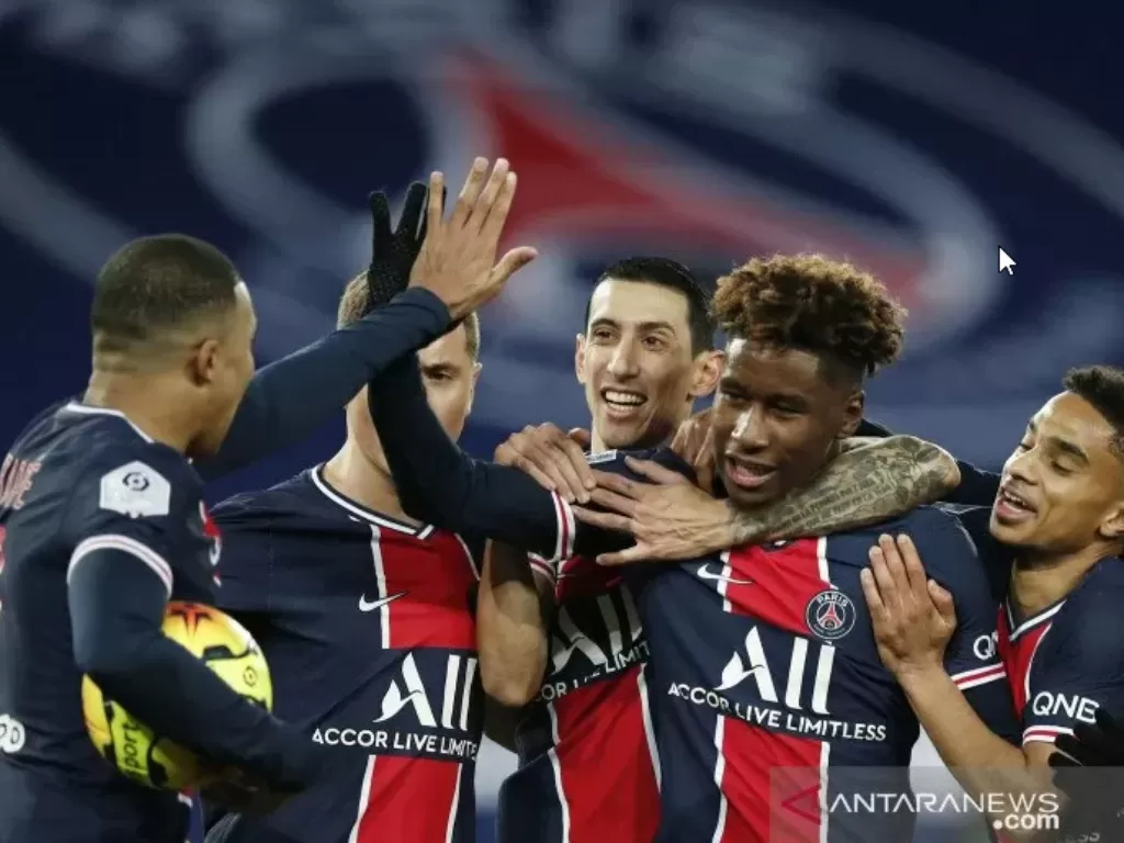 Pemain Paris St Germain merayakan gol Timothee Pembele (Photo/REUTERS/Benoit Tessier/foc)