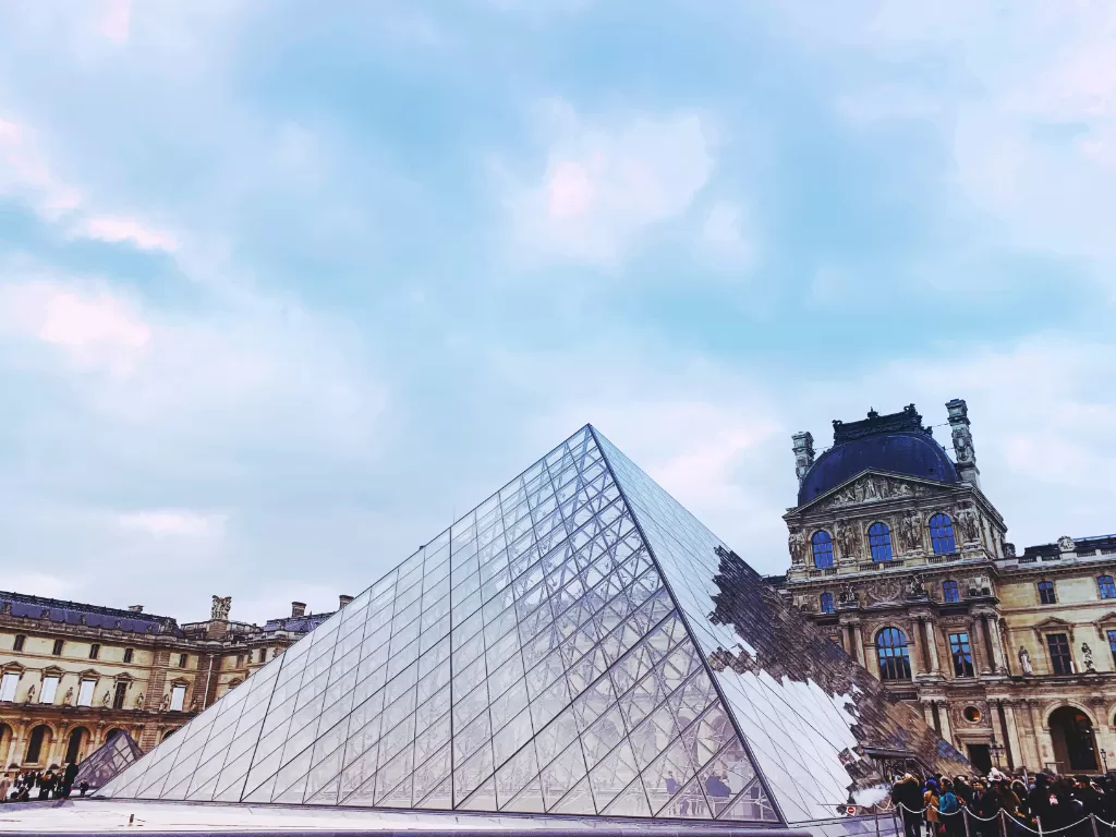 Museum Louvre, Paris, Prancis. (Unsplash/@soppeldunk)
