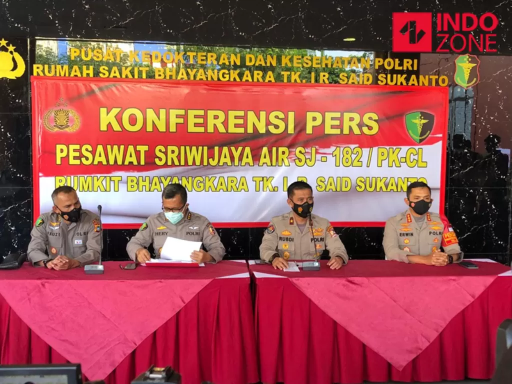 Konferensi pers apdate SJ182 di RS Polri, Kramat Jati, Jakarta. (INDOZONE/Samsudhuha Wildansyah).