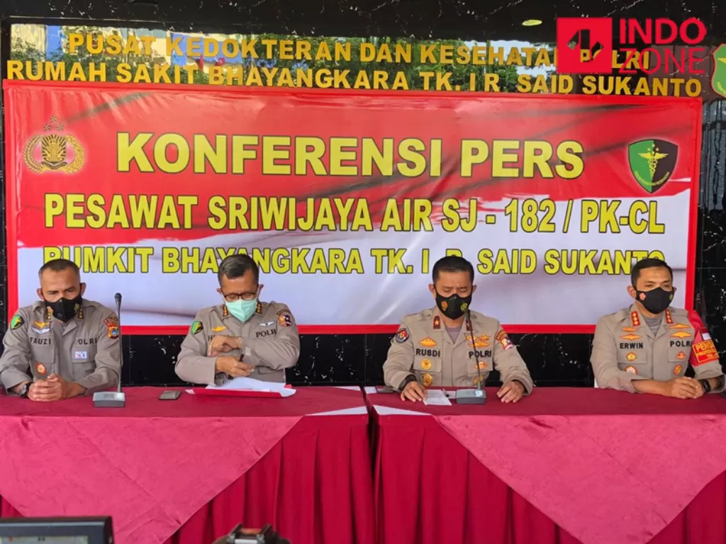 Konferensi pers apdate SJ182 di RS Polri, Kramat Jati, Jakarta. (INDOZONE/Samsudhuha Wildansyah)