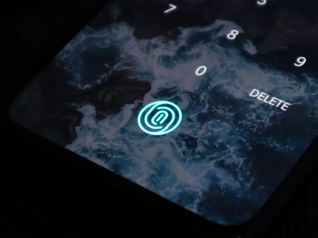 Ilustrasi teknologi sidik jari bawah layar di OnePlus 6T (Ilustrasi/Unsplash/Lukenn Sabellano)