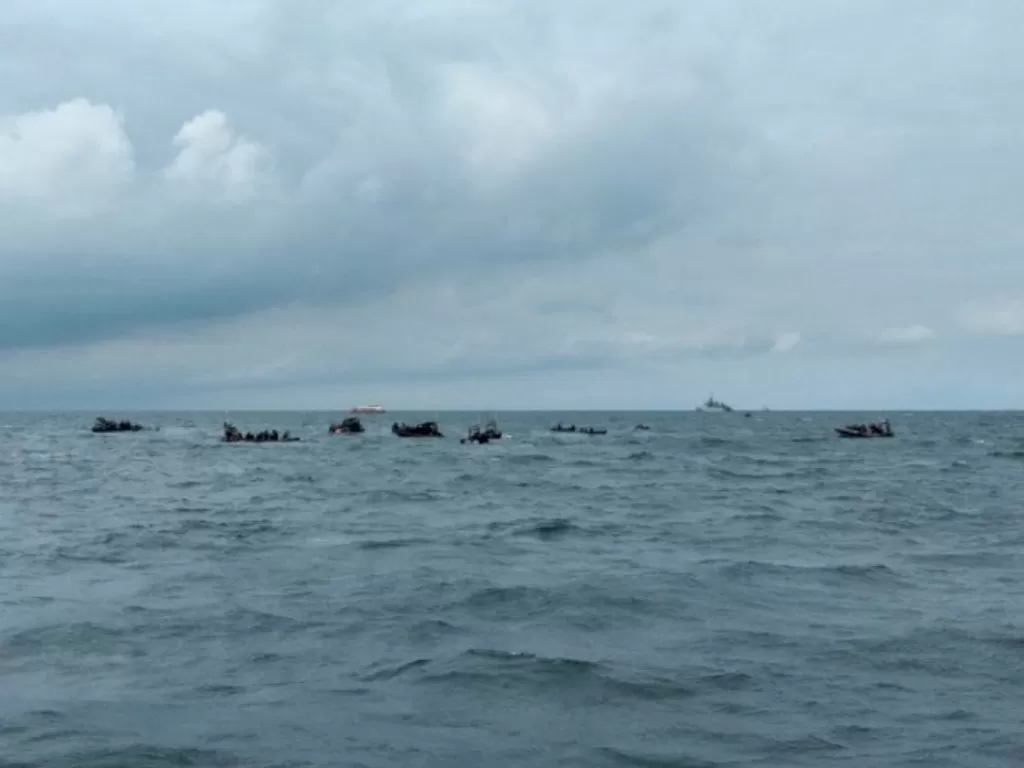  Suasana perairan Pulau Laki, Kepulauan Seribu, lokasi diduga tempat jatuhnya pesawat Sriwijaya Air SJ-182 pada Selasa (12/1/2021). (ANTARA/Fauzi Lamboka)