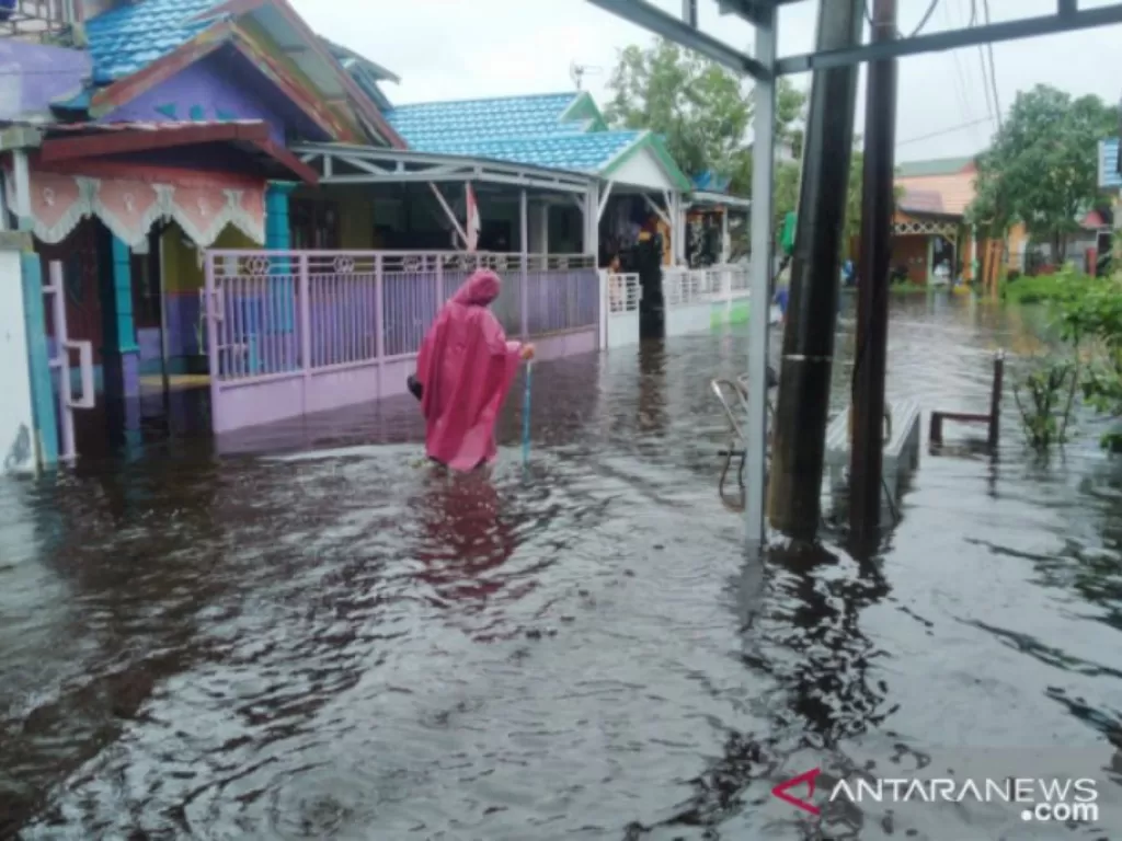 Kondisi banjir di Komplek PWI di Sungai Andai Banjarmasin Utara, Jumat (15/1/2021). (ANTARA/ Sukarli)