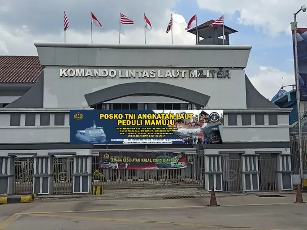 Pos TNI AL peduli bencana banjir dan gempa. (Dok. Dispenal)