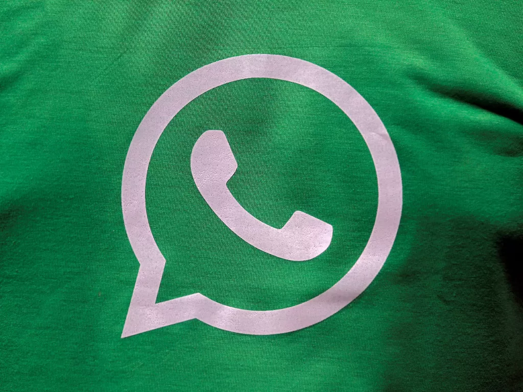 Tampilan logo layanan perpesanan online WhatsApp (photo/REUTERS/Rupak De Chowdhuri)