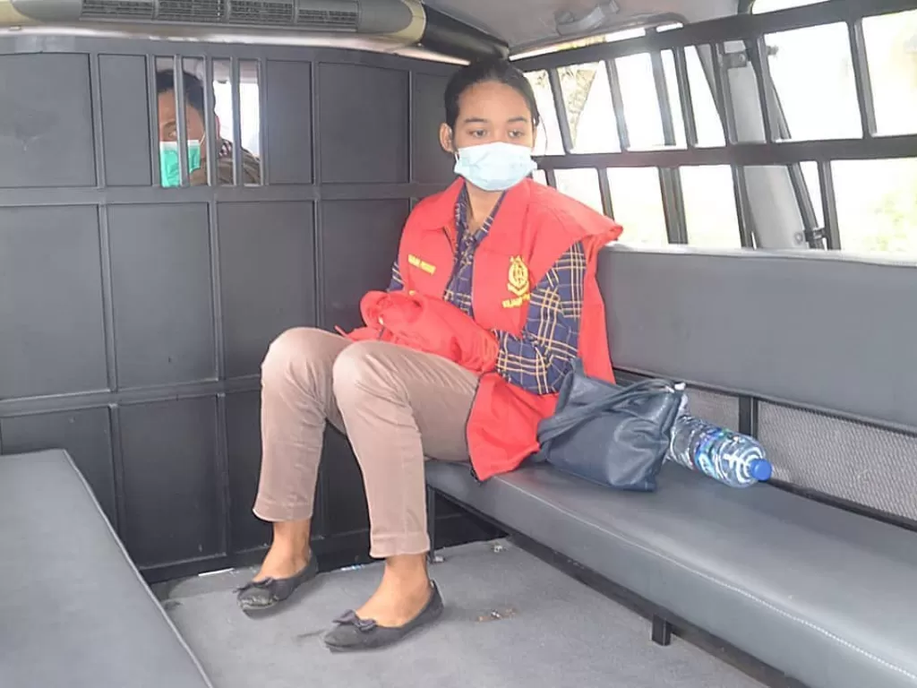 Putu Ririn Lersia Oktavia resmi dipenjara tekait kasus tilep uang nasabaha ratusan juta rupiah (Instagram/ denpasar.viral)