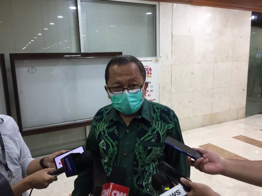 Anggota Komisi III DPR RI Arsul Sani memberikan pernyataan perihal makalah fit and proper test milik Calon Kapolri Komjen Listyo Sigit (INDOZONE/Harits)