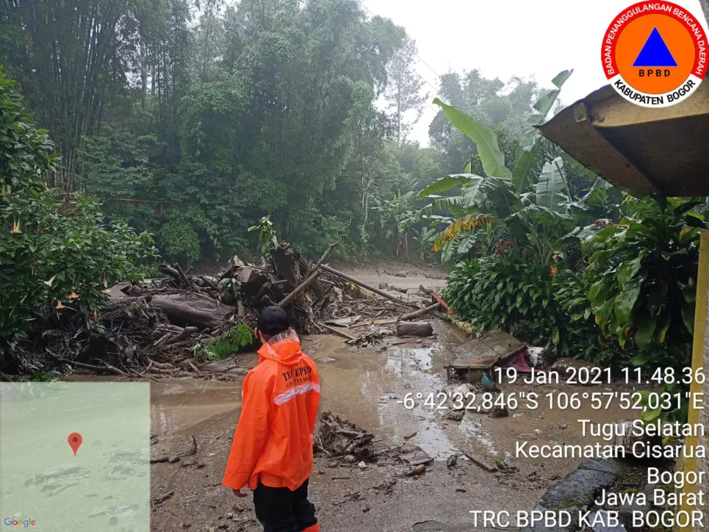 Banjir bandang di Kabupaten Bogor, Jawa Barat, Selasa (19/1/2021). (Foto: BNPB)