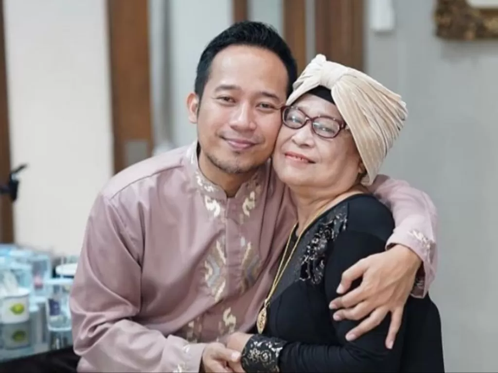 Denny Cagur dan mendiang Ibunya semasa hidup. (Foto: Instagram/@anwar_bab)