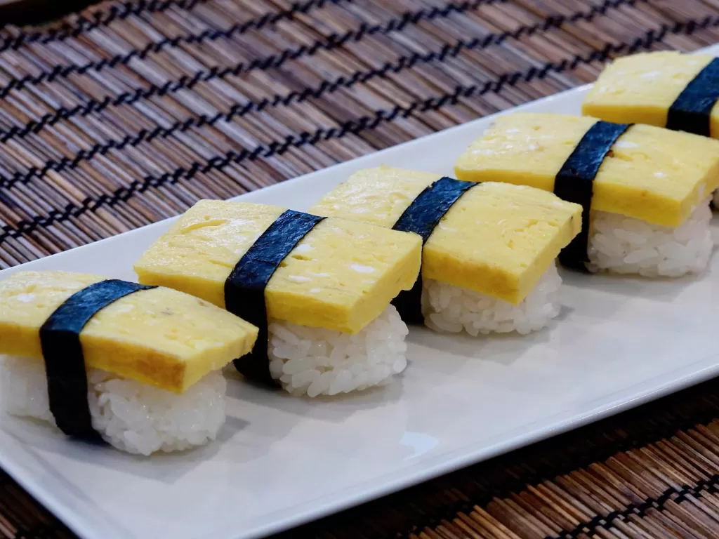 Tamago sushi. (japanesecooking.com)
