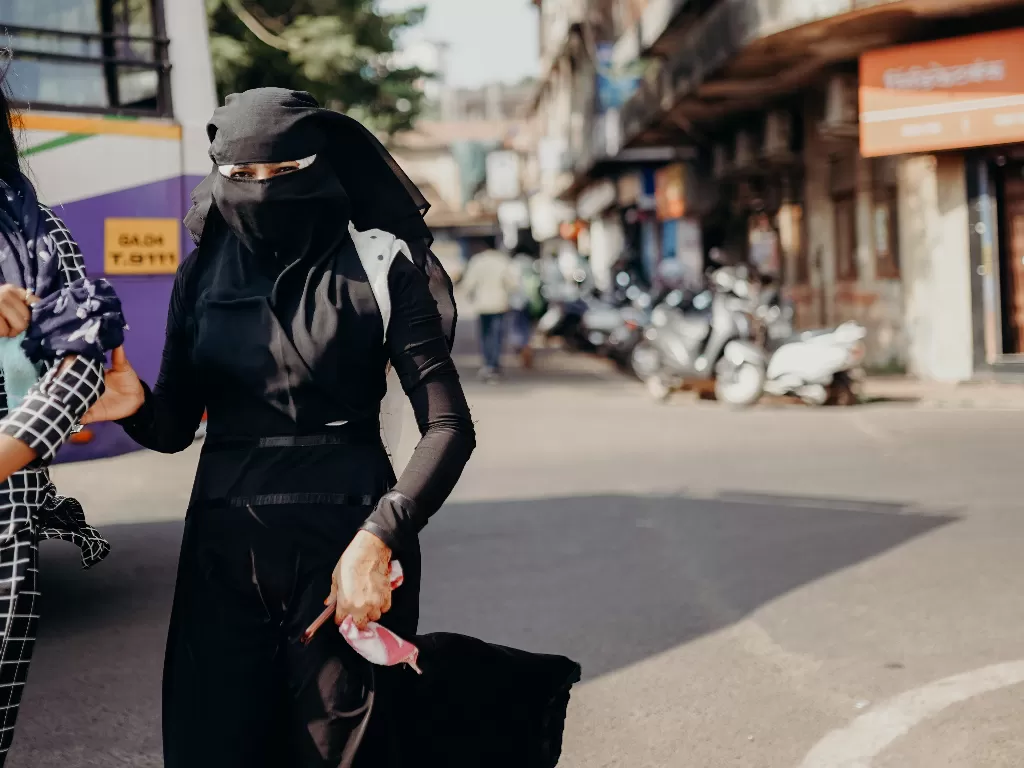 Wanita menggunakan niqab. (Photo by cottonbro from Pexels)
