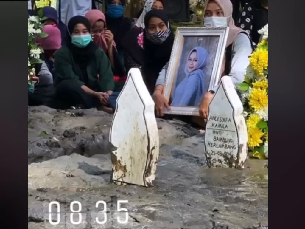 Pemakaman Andi Syifa Kamila, penumpang Sriwijaya Air SJ-182 (Tiktok)