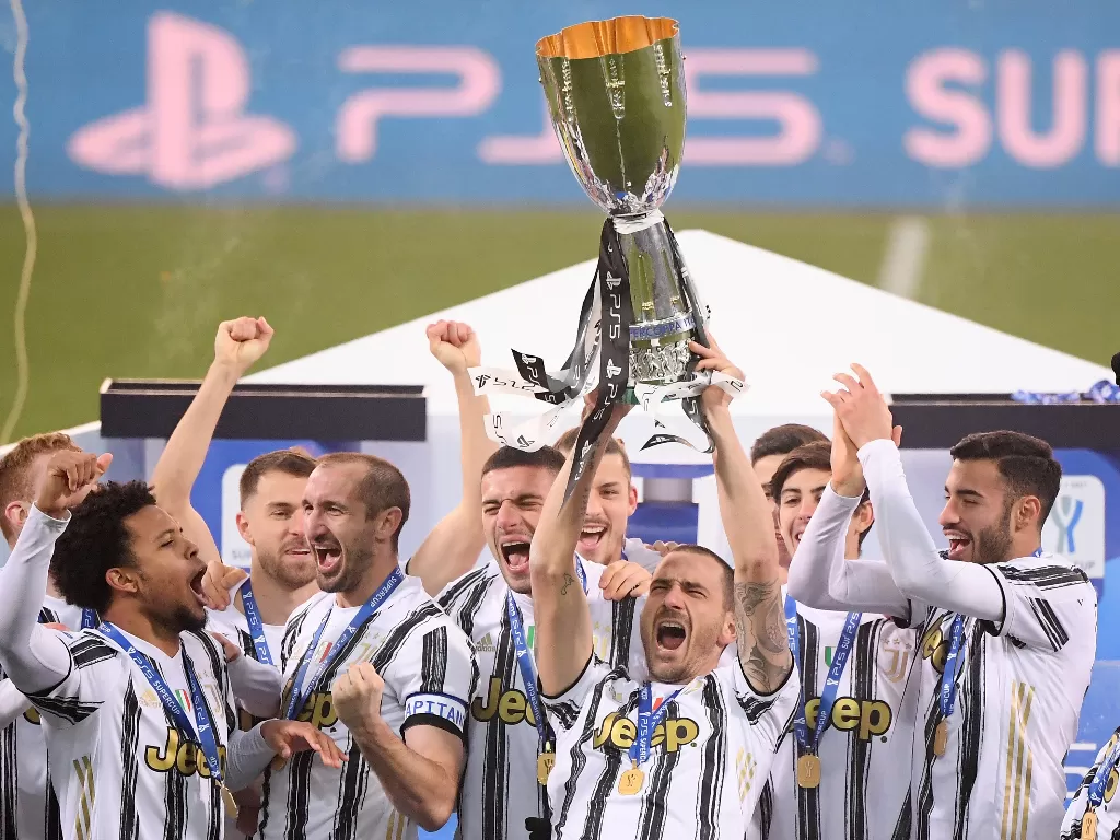 Juventus juara Piala Super Italia usai kalahkan Napoli 2-0, Kamis (21/1/2021) dini hari WIB. (REUTERS/ALBERTO LINGRIA)