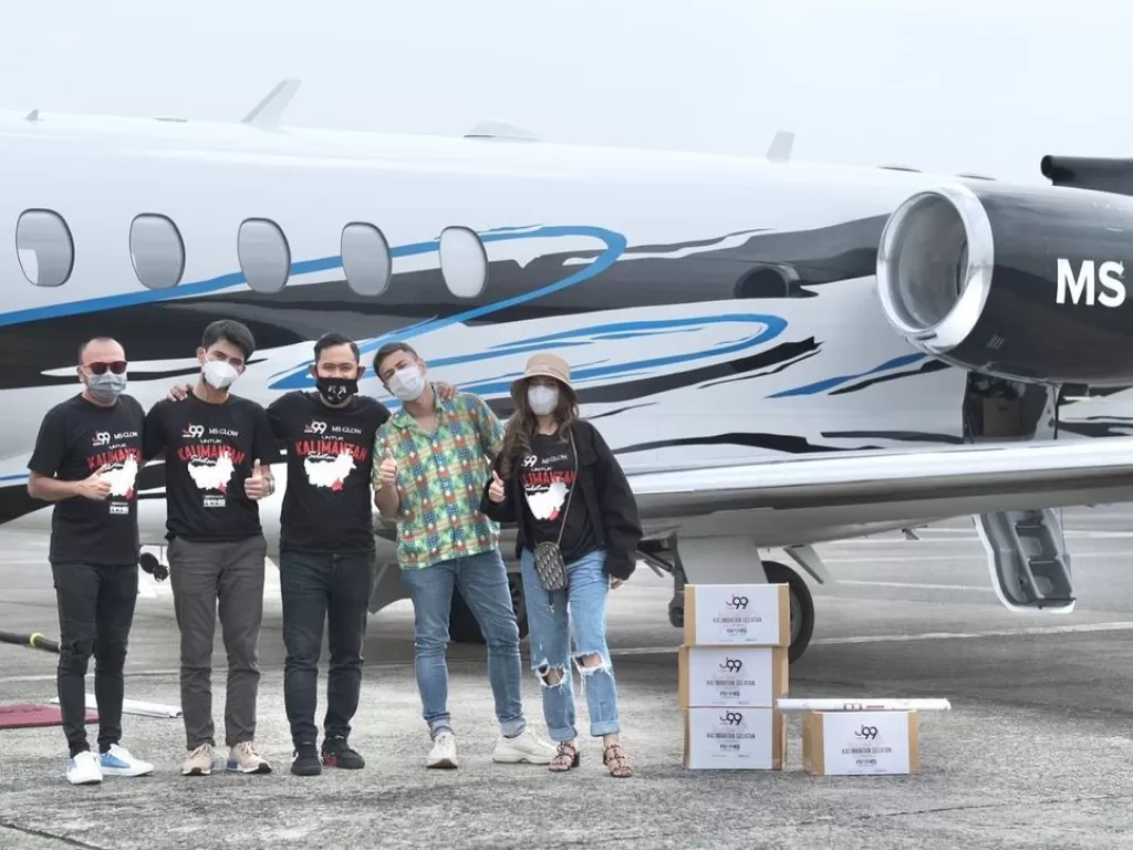 Gilang Widya Pramana dan Shandy Purnamasari terbang ke Kalsel dengan jet pribadi untuk berikan bantuan logistik kepada korban banjir (Instagram/ juragan_99)
