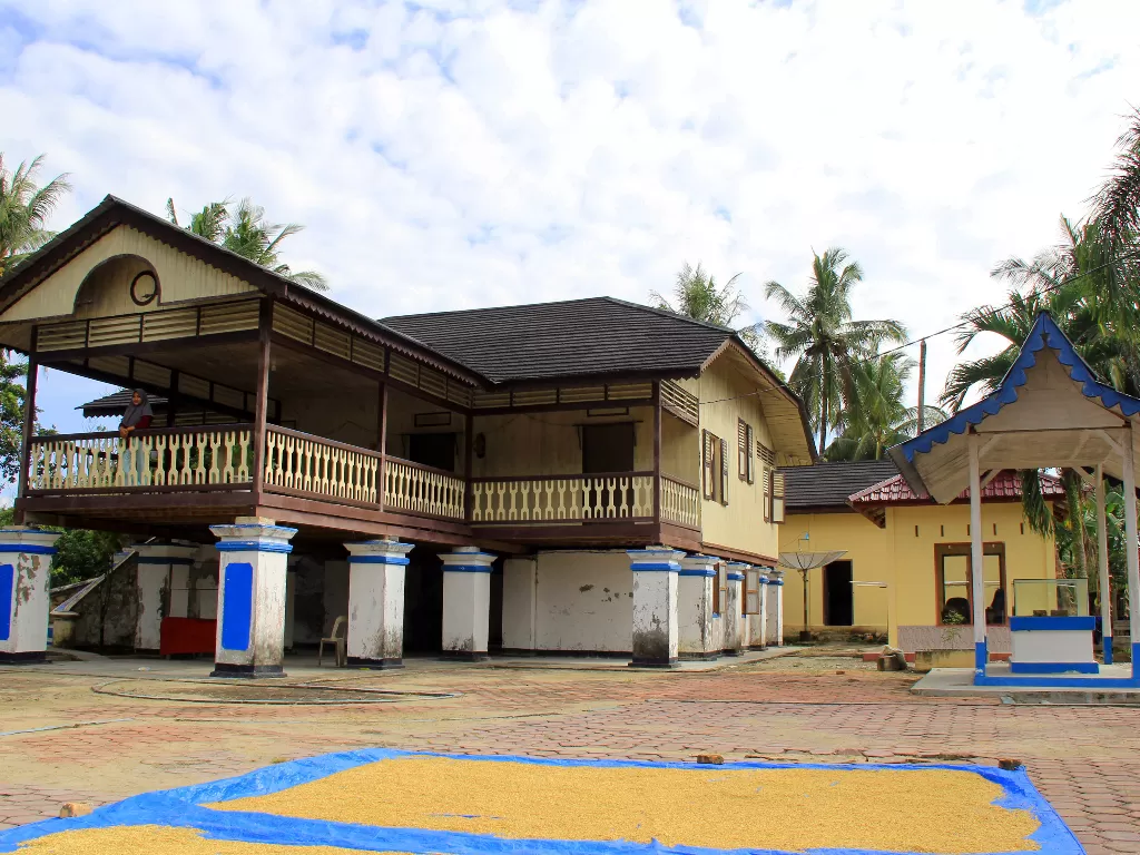 Suasana dan kondisi dari rumah peninggalan Datuk Laksamana Raja Di Laut IV (ANTARA FOTO/Aswaddy Hamid)