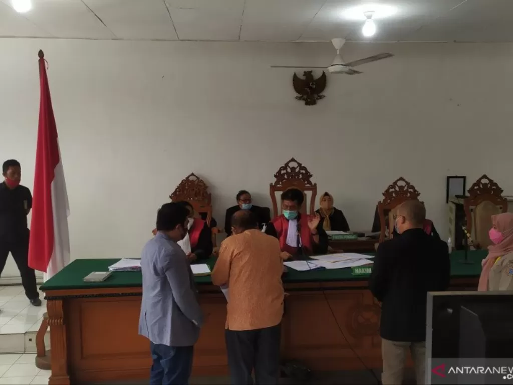  Persidangan kasus anak gugat ayah di Pengadilan Negeri (PN) Bandung, Kota Bandung, Jawa Barat, Selasa (26/1/2021). (Foto: ANTARA/Bagus Ahmad Rizaldi)