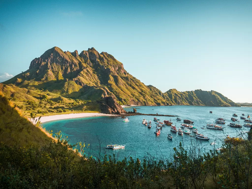 Pulau Padar, Labuan Bajo, salah satu destinasi wisata super prioritas. (Unsplash/@rizknas)