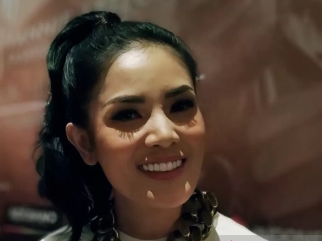 Penyanyi Nindy Ayunda saat ditemui di Jakarta. (ANTARA/Anggarini Paramita).