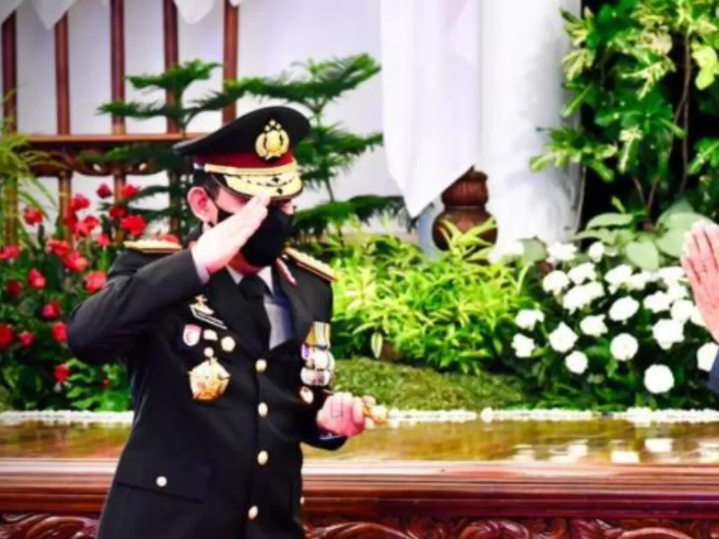 Jenderal Pol Listyo Sigit Prabowo saat dilantik menjadi Kapolri baru (Twitter @jokowi)