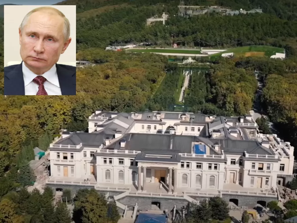 Putin's Palace di tepi Laut Hitam (Youtube/Buy Luxurious). Presiden Rusia Vladimir Putin. (Insert: REUTERS).