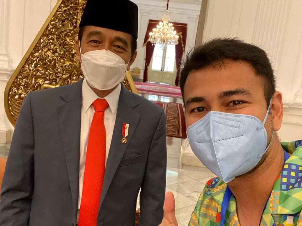 Raffi Ahmad foto bareng Jokowi. (Instagram/@raffinagita1717)