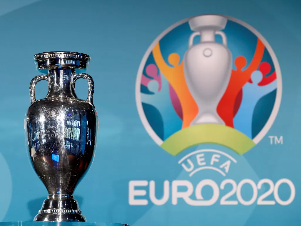 Trofi EURO 2020. (REUTERS/Michaela Rehle)