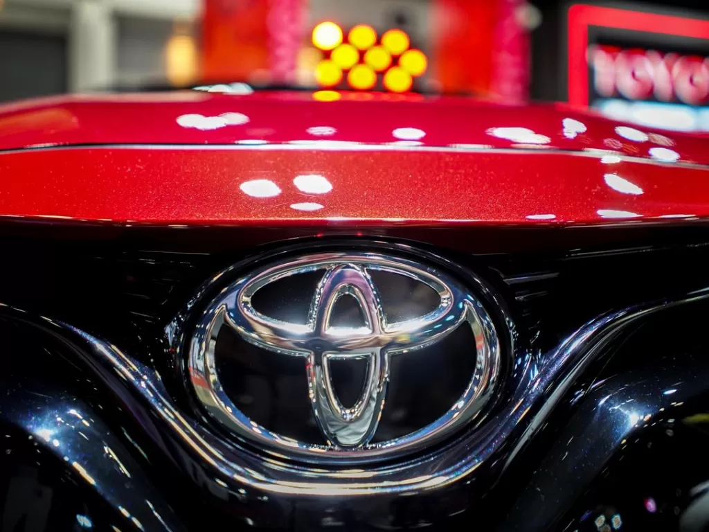 Logo Toyota dipotret di Bangkok Auto Salon 2019 di Bangkok, Thailand, 4 Juli 2019. Gambar diambil 4 Juli 2019. (Photo/REUTERS/Athit Perawongmetha)