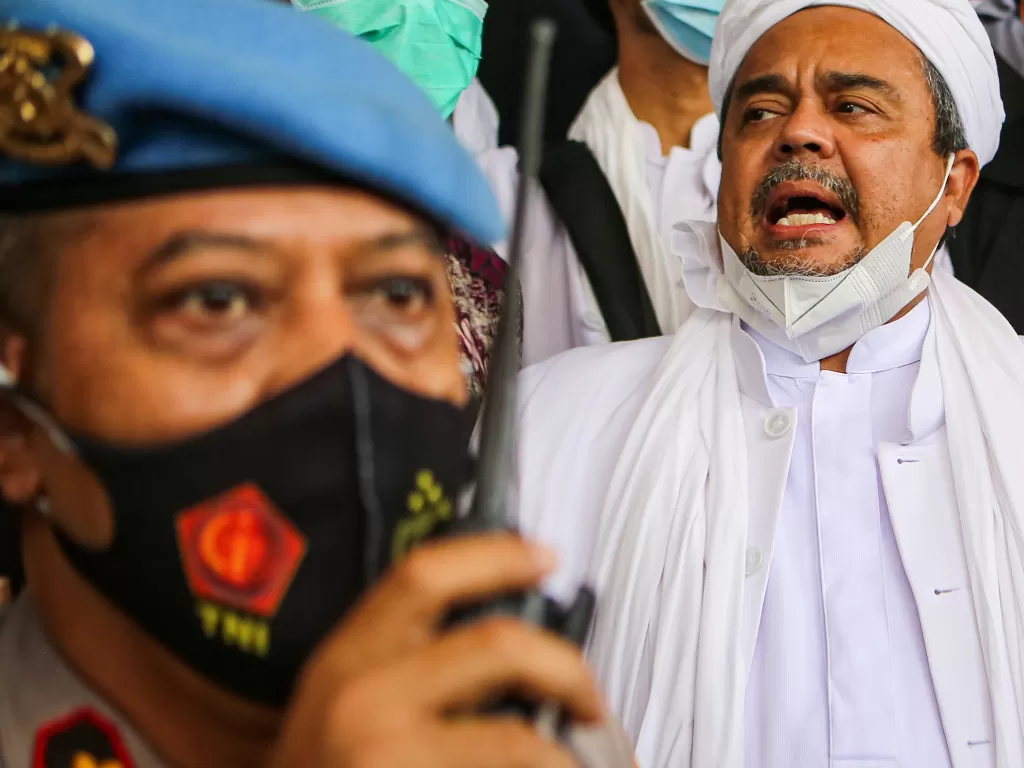 Imam Besar Front Pembela Islam (FPI) Habib Rizieq Shihab jalani pemeriksaan di Mapolda Metro Jaya, Jakarta. (ANTARA/Fauzan)