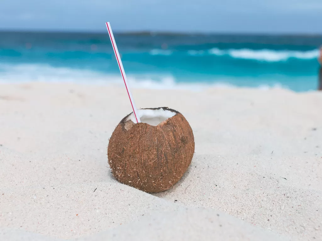 Ilustrasi air kelapa. (photo/Ilustrasi/Pexels/Craig Adderley)
