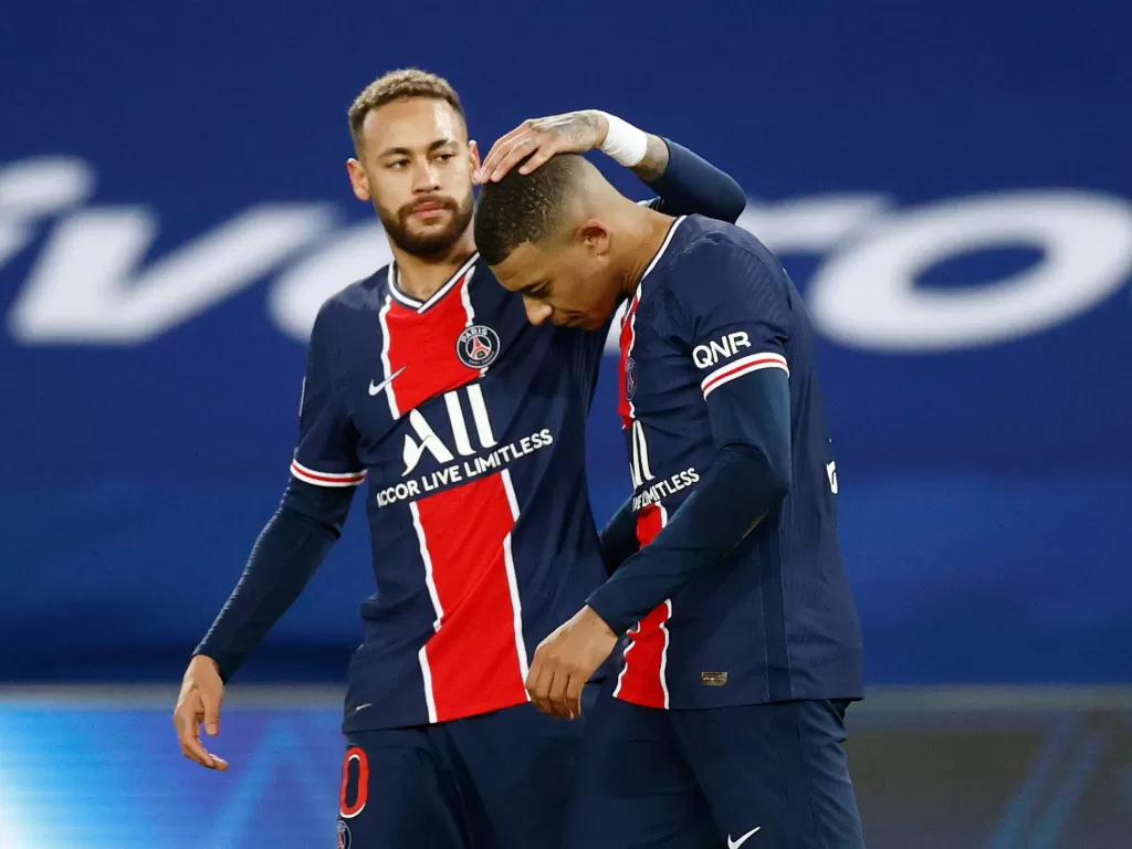 Neymar dan Kylian Mbappe. (REUTERS/ CHRISTIAN HARTMANN)