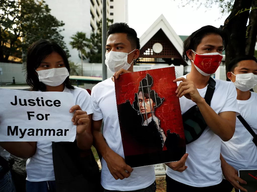 Para pengunjuk rasa di Myanmar. (REUTERS/Jorge Silva).